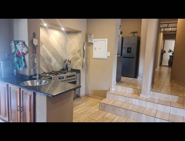 7 BEDROOM HOUSE FOR SALE IN CASHAN
